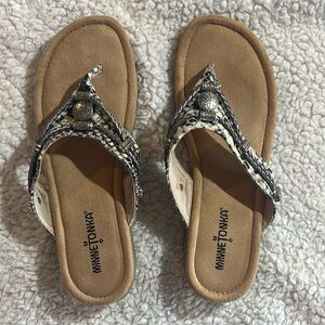 NEW Minnetonka Sandals Sz 7